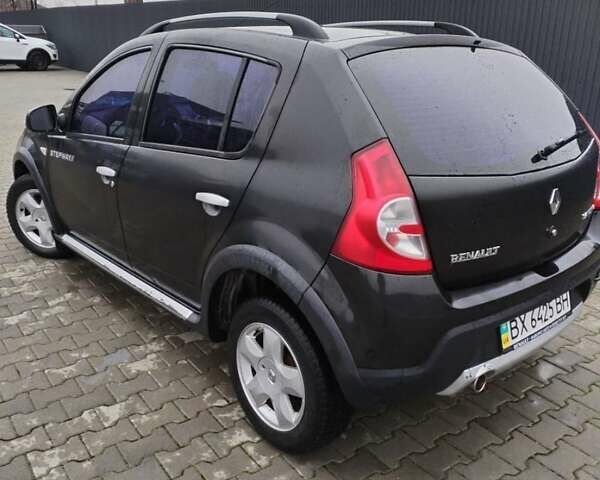 Черный Рено Сандеро СтэпВэй, объемом двигателя 1.6 л и пробегом 60 тыс. км за 7000 $, фото 14 на Automoto.ua