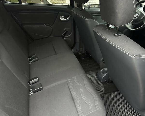 Черный Рено Сандеро СтэпВэй, объемом двигателя 1.6 л и пробегом 98 тыс. км за 7450 $, фото 12 на Automoto.ua