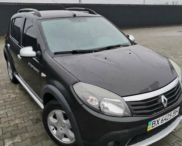 Черный Рено Сандеро СтэпВэй, объемом двигателя 1.6 л и пробегом 60 тыс. км за 7000 $, фото 3 на Automoto.ua