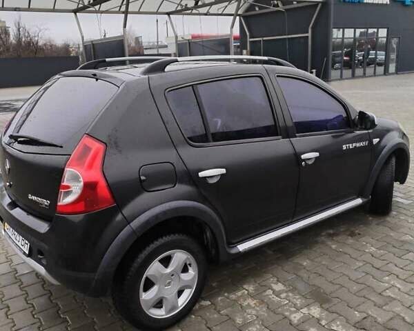 Черный Рено Сандеро СтэпВэй, объемом двигателя 1.6 л и пробегом 60 тыс. км за 7000 $, фото 13 на Automoto.ua