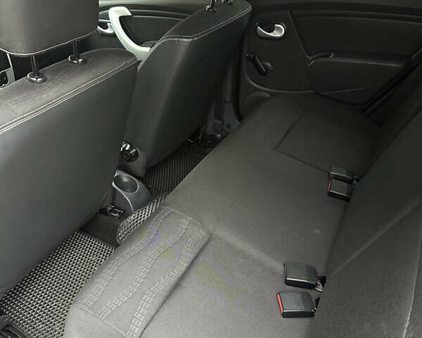 Черный Рено Сандеро СтэпВэй, объемом двигателя 1.6 л и пробегом 98 тыс. км за 7450 $, фото 11 на Automoto.ua