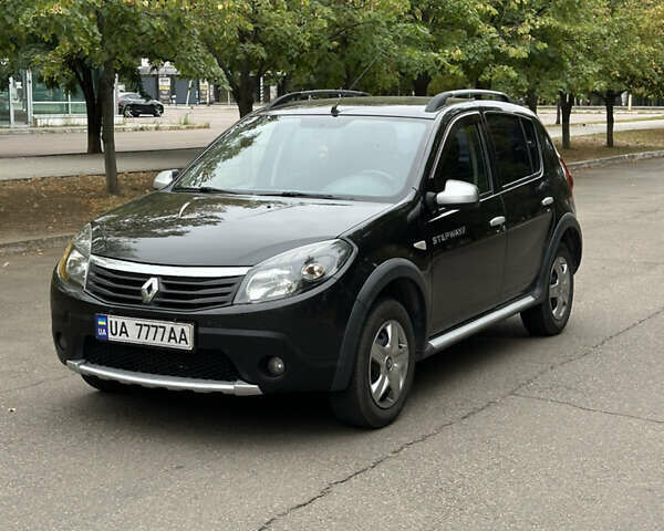 Чорний Рено Сандеро СтепВей, об'ємом двигуна 1.6 л та пробігом 195 тис. км за 6500 $, фото 5 на Automoto.ua