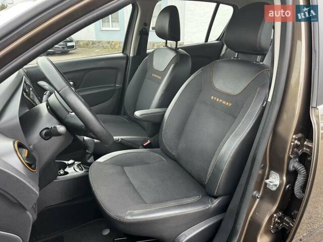 Коричневый Рено Сандеро СтэпВэй, объемом двигателя 0.9 л и пробегом 138 тыс. км за 9400 $, фото 6 на Automoto.ua