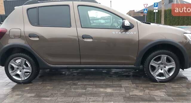 Коричневий Рено Сандеро СтепВей, об'ємом двигуна 0.9 л та пробігом 96 тис. км за 10400 $, фото 3 на Automoto.ua