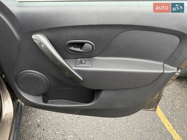 Коричневий Рено Сандеро СтепВей, об'ємом двигуна 1.46 л та пробігом 81 тис. км за 11900 $, фото 22 на Automoto.ua