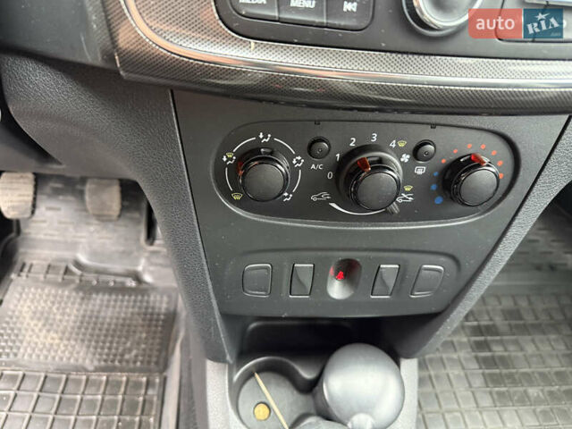 Коричневий Рено Сандеро СтепВей, об'ємом двигуна 1.46 л та пробігом 81 тис. км за 11900 $, фото 14 на Automoto.ua