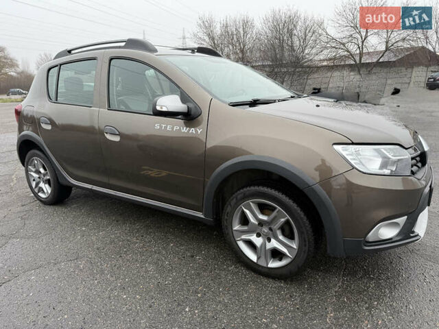 Коричневий Рено Сандеро СтепВей, об'ємом двигуна 1.46 л та пробігом 81 тис. км за 11900 $, фото 4 на Automoto.ua