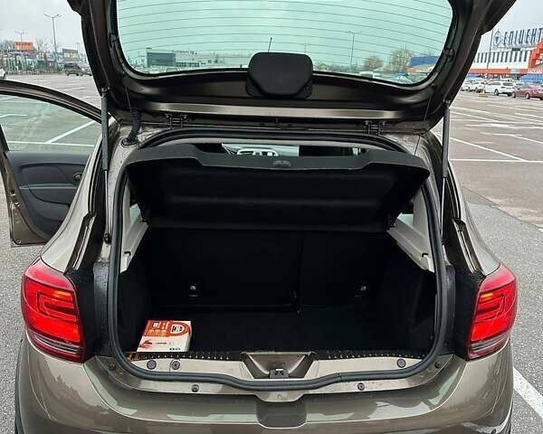 Коричневый Рено Сандеро СтэпВэй, объемом двигателя 0.9 л и пробегом 37 тыс. км за 10700 $, фото 10 на Automoto.ua