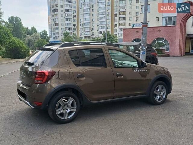 Коричневый Рено Сандеро СтэпВэй, объемом двигателя 1.46 л и пробегом 83 тыс. км за 11350 $, фото 10 на Automoto.ua