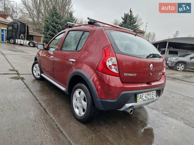 Красный Рено Сандеро СтэпВэй, объемом двигателя 1.6 л и пробегом 102 тыс. км за 6600 $, фото 5 на Automoto.ua