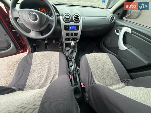 Красный Рено Сандеро СтэпВэй, объемом двигателя 1.6 л и пробегом 91 тыс. км за 5700 $, фото 12 на Automoto.ua