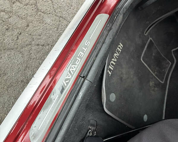 Красный Рено Сандеро СтэпВэй, объемом двигателя 1.6 л и пробегом 91 тыс. км за 5700 $, фото 10 на Automoto.ua