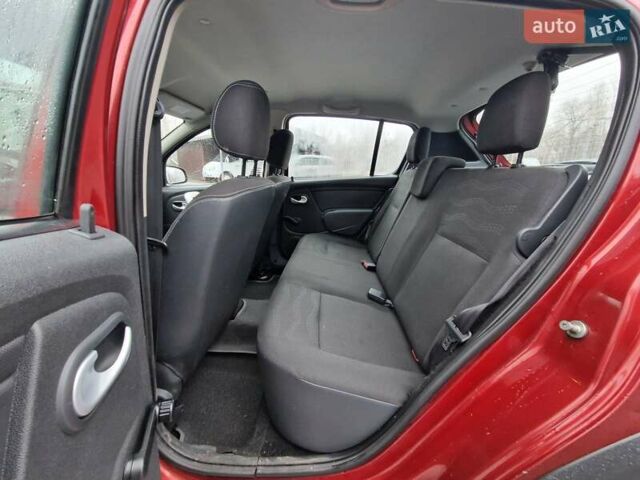 Красный Рено Сандеро СтэпВэй, объемом двигателя 1.6 л и пробегом 102 тыс. км за 6600 $, фото 16 на Automoto.ua