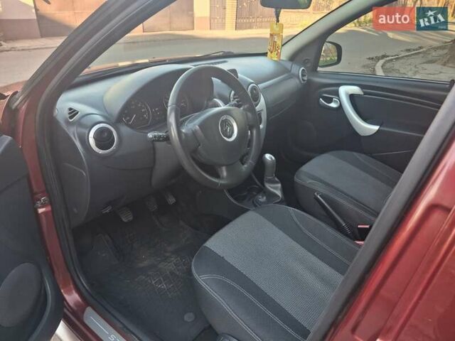 Красный Рено Сандеро СтэпВэй, объемом двигателя 1.6 л и пробегом 160 тыс. км за 6450 $, фото 8 на Automoto.ua