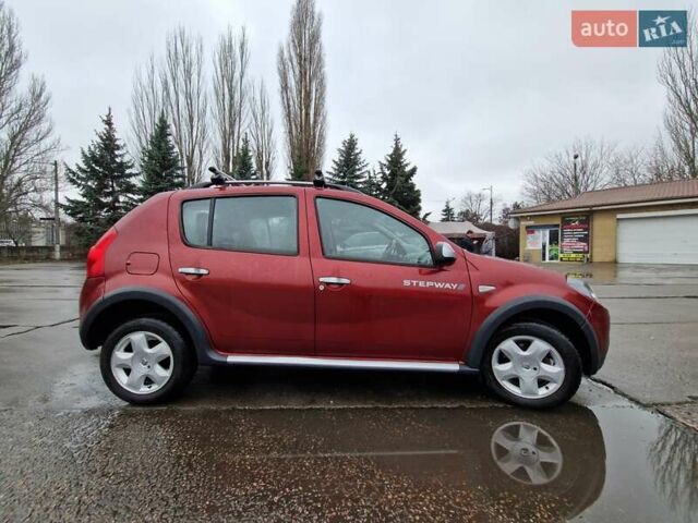 Красный Рено Сандеро СтэпВэй, объемом двигателя 1.6 л и пробегом 102 тыс. км за 6600 $, фото 2 на Automoto.ua