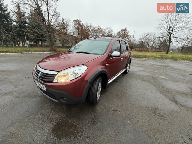 Красный Рено Сандеро СтэпВэй, объемом двигателя 1.6 л и пробегом 91 тыс. км за 5700 $, фото 1 на Automoto.ua