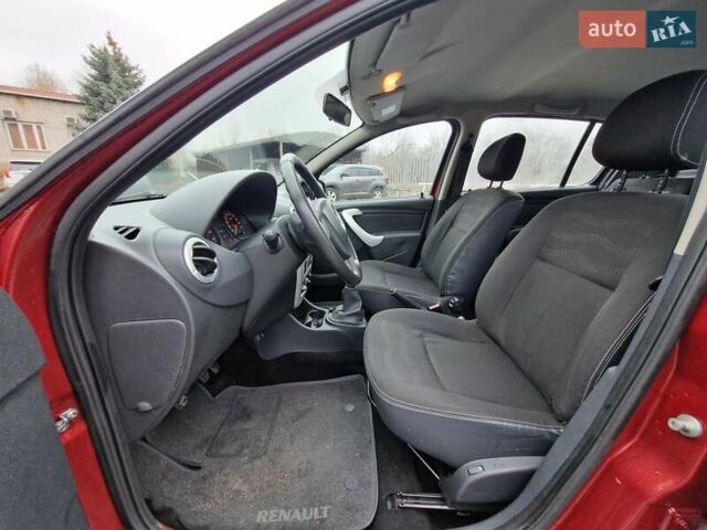 Красный Рено Сандеро СтэпВэй, объемом двигателя 1.6 л и пробегом 102 тыс. км за 6600 $, фото 11 на Automoto.ua