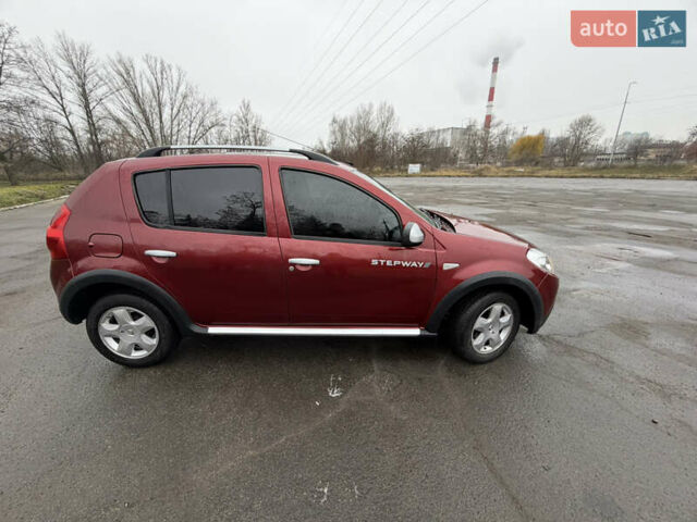 Красный Рено Сандеро СтэпВэй, объемом двигателя 1.6 л и пробегом 91 тыс. км за 5700 $, фото 4 на Automoto.ua