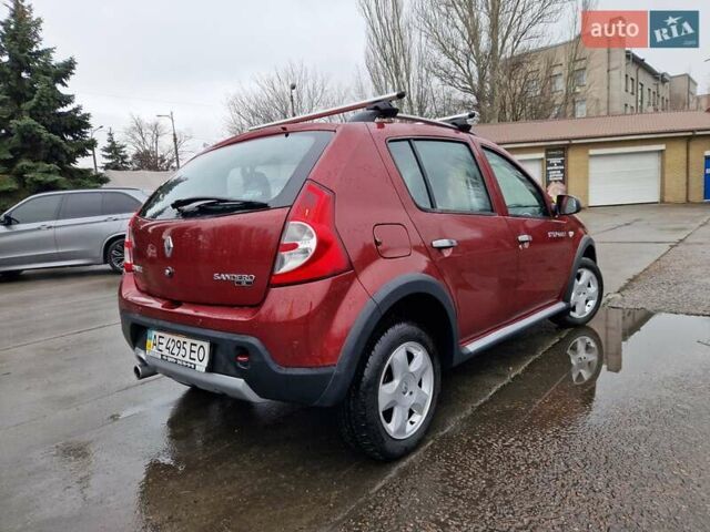 Красный Рено Сандеро СтэпВэй, объемом двигателя 1.6 л и пробегом 102 тыс. км за 6600 $, фото 3 на Automoto.ua