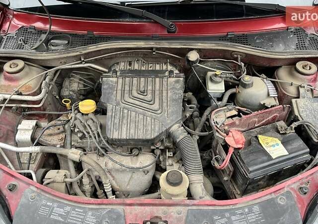 Красный Рено Сандеро СтэпВэй, объемом двигателя 1.6 л и пробегом 204 тыс. км за 5950 $, фото 3 на Automoto.ua