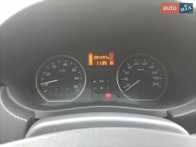 Красный Рено Сандеро СтэпВэй, объемом двигателя 1.6 л и пробегом 204 тыс. км за 5950 $, фото 4 на Automoto.ua