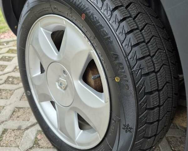 Красный Рено Сандеро СтэпВэй, объемом двигателя 1.6 л и пробегом 75 тыс. км за 7500 $, фото 17 на Automoto.ua