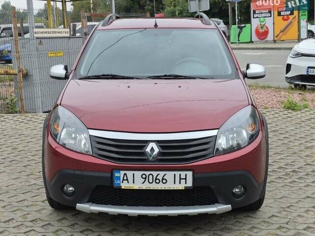 Красный Рено Сандеро СтэпВэй, объемом двигателя 1.6 л и пробегом 75 тыс. км за 7500 $, фото 1 на Automoto.ua