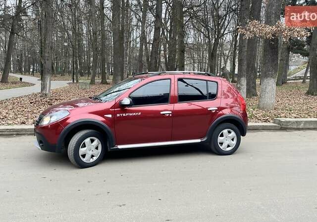 Красный Рено Сандеро СтэпВэй, объемом двигателя 1.6 л и пробегом 204 тыс. км за 5950 $, фото 1 на Automoto.ua