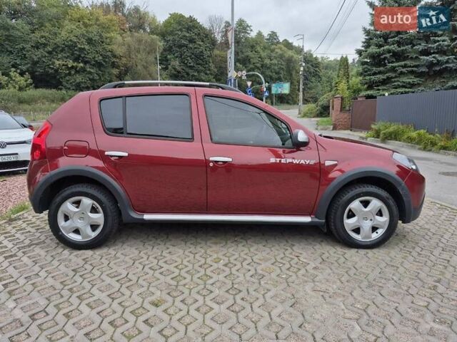 Красный Рено Сандеро СтэпВэй, объемом двигателя 1.6 л и пробегом 75 тыс. км за 7500 $, фото 4 на Automoto.ua