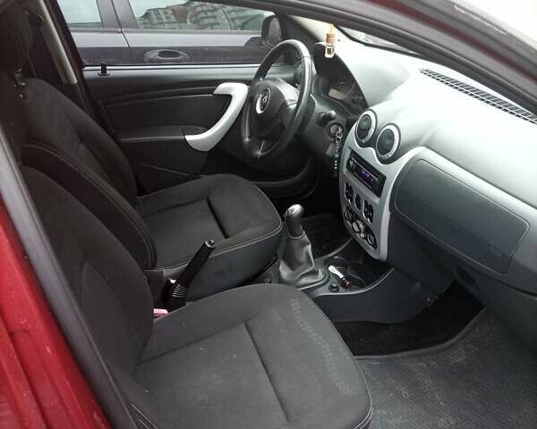 Красный Рено Сандеро СтэпВэй, объемом двигателя 1.6 л и пробегом 204 тыс. км за 5950 $, фото 6 на Automoto.ua