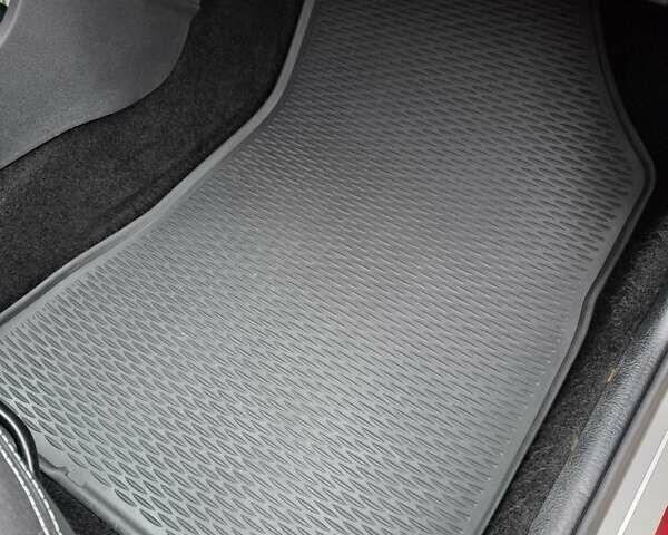 Красный Рено Сандеро СтэпВэй, объемом двигателя 1.6 л и пробегом 75 тыс. км за 7500 $, фото 38 на Automoto.ua