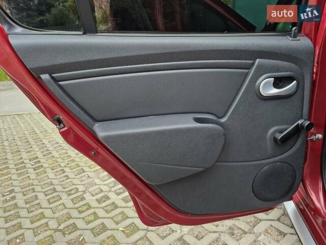Красный Рено Сандеро СтэпВэй, объемом двигателя 1.6 л и пробегом 75 тыс. км за 7500 $, фото 42 на Automoto.ua
