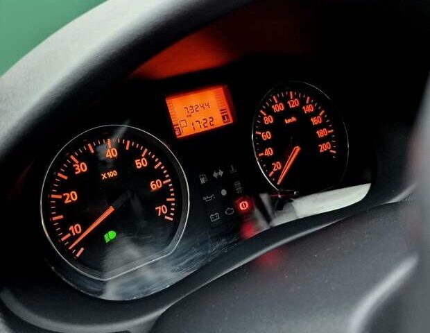 Красный Рено Сандеро СтэпВэй, объемом двигателя 1.6 л и пробегом 75 тыс. км за 7500 $, фото 44 на Automoto.ua