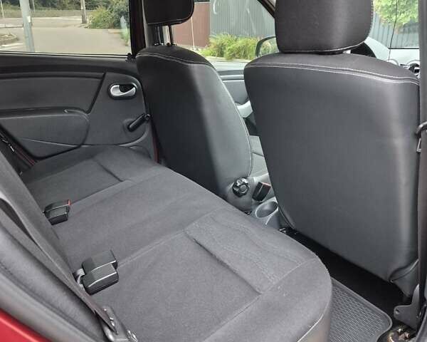 Красный Рено Сандеро СтэпВэй, объемом двигателя 1.6 л и пробегом 75 тыс. км за 7500 $, фото 36 на Automoto.ua