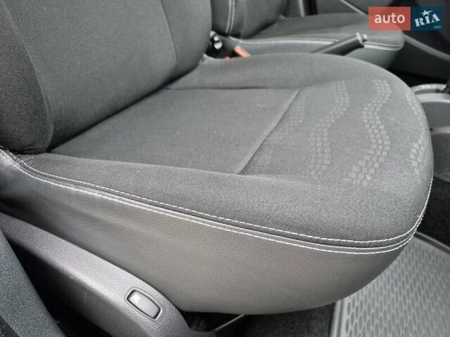 Красный Рено Сандеро СтэпВэй, объемом двигателя 1.6 л и пробегом 75 тыс. км за 7500 $, фото 31 на Automoto.ua