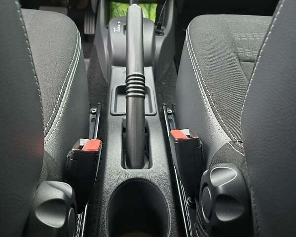 Красный Рено Сандеро СтэпВэй, объемом двигателя 1.6 л и пробегом 75 тыс. км за 7500 $, фото 26 на Automoto.ua