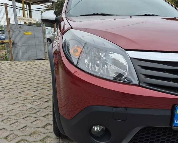 Красный Рено Сандеро СтэпВэй, объемом двигателя 1.6 л и пробегом 75 тыс. км за 7500 $, фото 8 на Automoto.ua