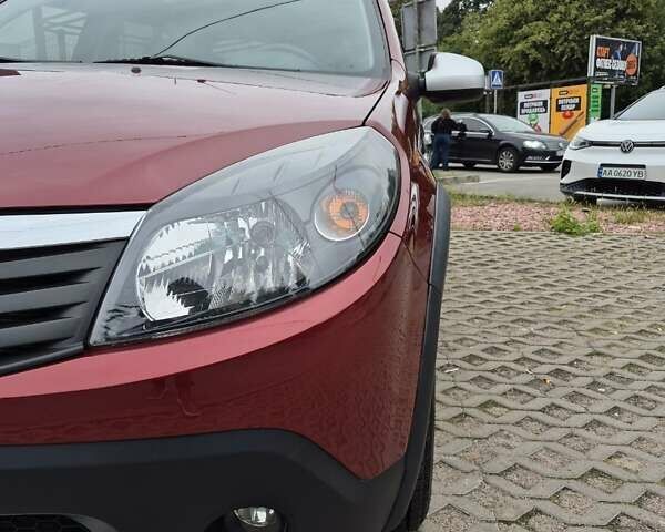 Красный Рено Сандеро СтэпВэй, объемом двигателя 1.6 л и пробегом 75 тыс. км за 7500 $, фото 7 на Automoto.ua