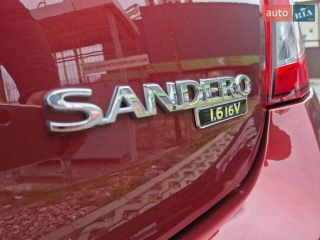 Красный Рено Сандеро СтэпВэй, объемом двигателя 1.6 л и пробегом 75 тыс. км за 7500 $, фото 11 на Automoto.ua