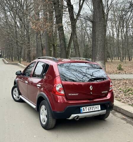Красный Рено Сандеро СтэпВэй, объемом двигателя 1.6 л и пробегом 204 тыс. км за 5950 $, фото 2 на Automoto.ua