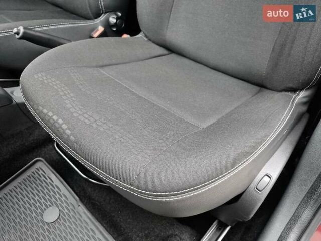 Красный Рено Сандеро СтэпВэй, объемом двигателя 1.6 л и пробегом 75 тыс. км за 7500 $, фото 32 на Automoto.ua