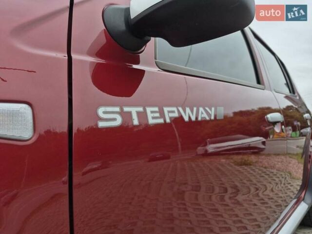 Красный Рено Сандеро СтэпВэй, объемом двигателя 1.6 л и пробегом 75 тыс. км за 7500 $, фото 14 на Automoto.ua