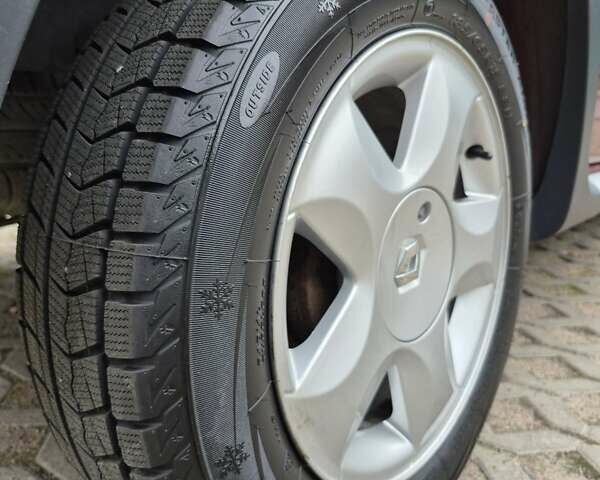 Красный Рено Сандеро СтэпВэй, объемом двигателя 1.6 л и пробегом 75 тыс. км за 7500 $, фото 18 на Automoto.ua