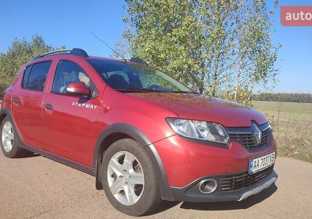 Красный Рено Сандеро СтэпВэй, объемом двигателя 1.6 л и пробегом 166 тыс. км за 7100 $, фото 2 на Automoto.ua
