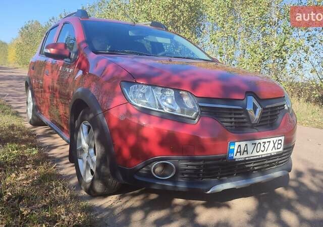 Красный Рено Сандеро СтэпВэй, объемом двигателя 1.6 л и пробегом 166 тыс. км за 7100 $, фото 4 на Automoto.ua