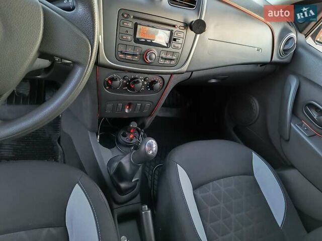 Червоний Рено Сандеро СтепВей, об'ємом двигуна 1.46 л та пробігом 95 тис. км за 8800 $, фото 32 на Automoto.ua