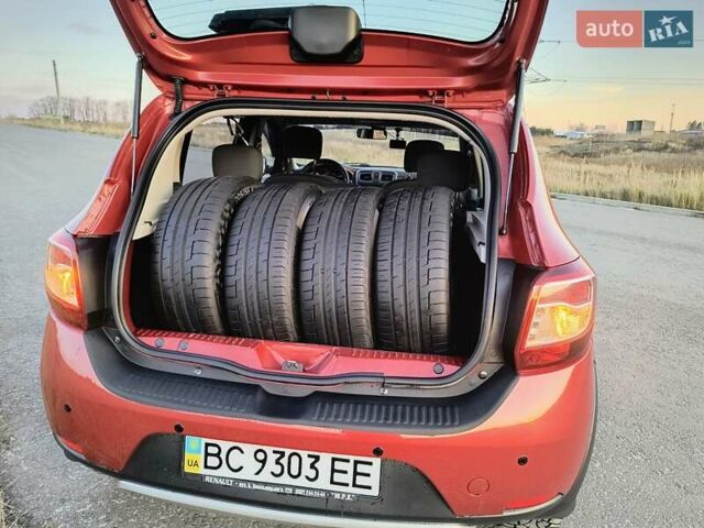Червоний Рено Сандеро СтепВей, об'ємом двигуна 1.46 л та пробігом 95 тис. км за 8800 $, фото 40 на Automoto.ua