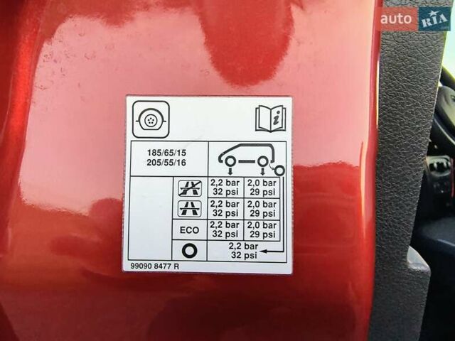 Червоний Рено Сандеро СтепВей, об'ємом двигуна 1.46 л та пробігом 95 тис. км за 8800 $, фото 38 на Automoto.ua
