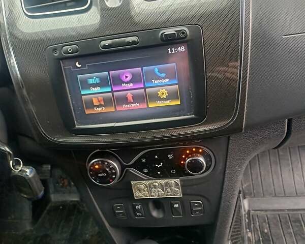 Красный Рено Сандеро СтэпВэй, объемом двигателя 1.46 л и пробегом 114 тыс. км за 9900 $, фото 7 на Automoto.ua