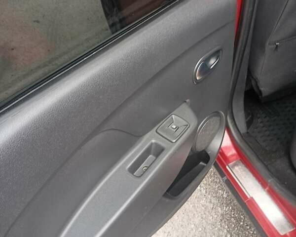 Красный Рено Сандеро СтэпВэй, объемом двигателя 1.46 л и пробегом 114 тыс. км за 9900 $, фото 2 на Automoto.ua